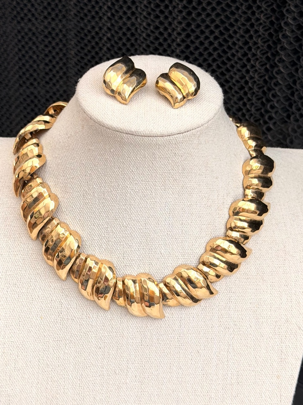 Vintage Gold Tone Ribbed Statement Necklace Bracelet Clip Earrings Set